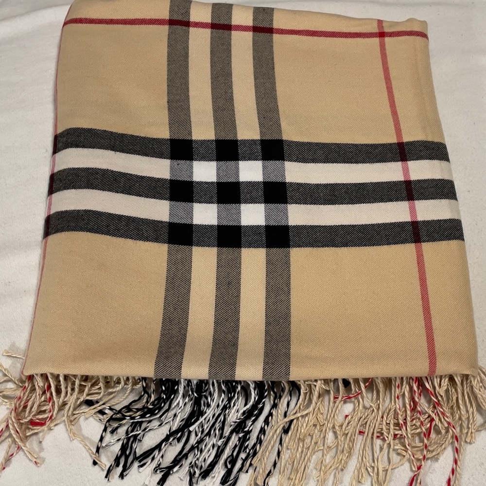 Avenue Zoe Large Tan Plaid Scarf. Burberry look-alike. VERY SOFT